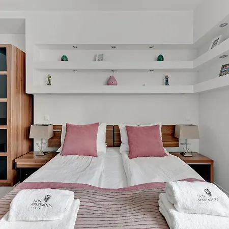 Lion - Bright Side Apartment